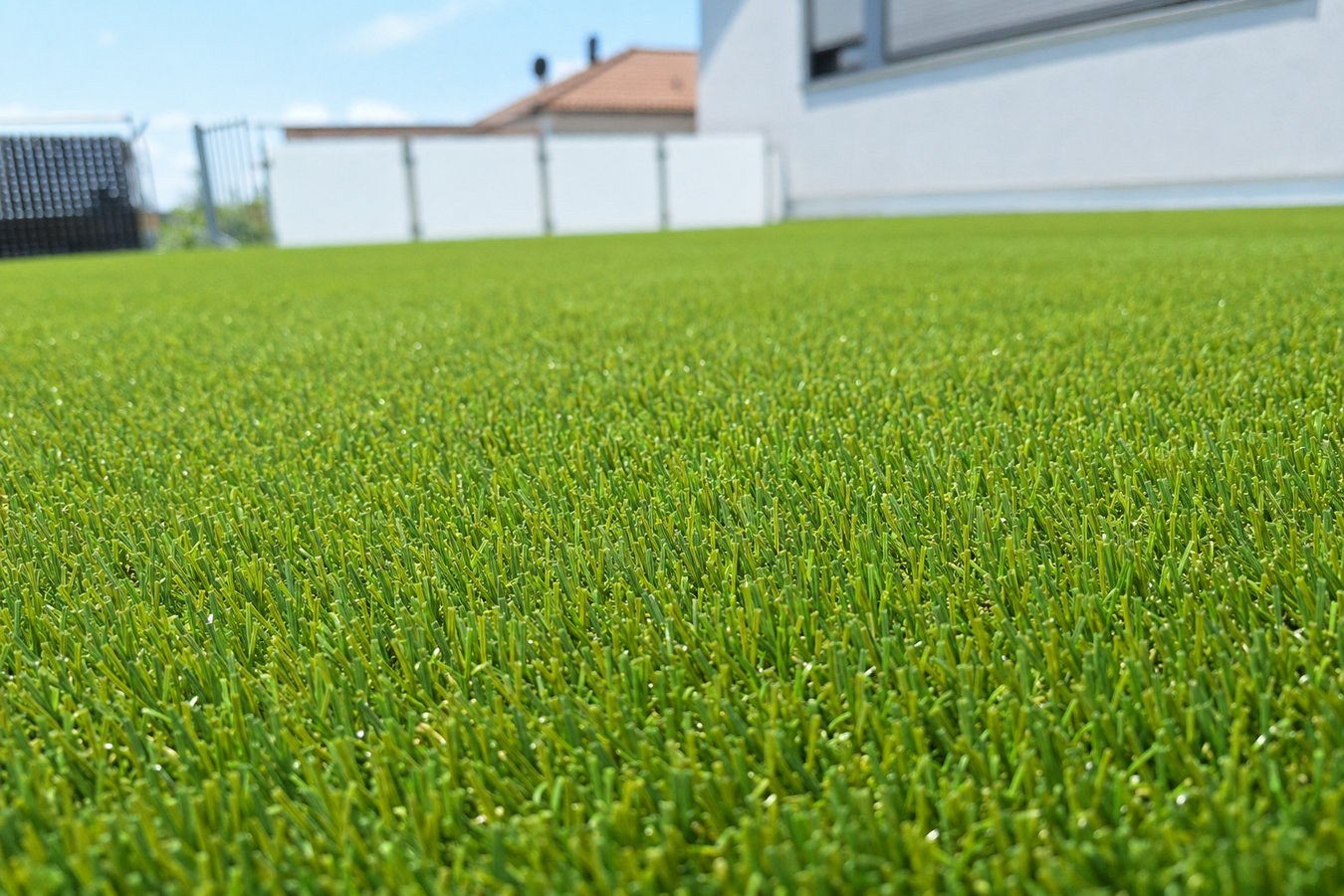 Synthetic lawn turf
